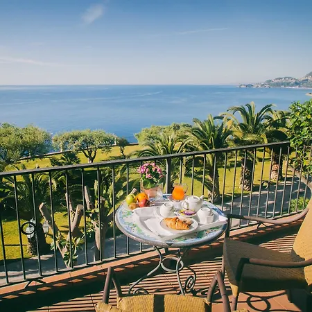 Hotel Capo Dei Greci Taormina Coast & 4*