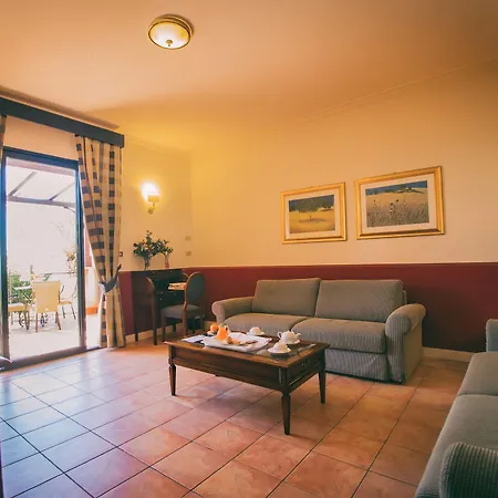 호텔 Capo Dei Greci And 4*