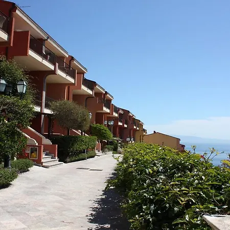 Capo Dei Greci And 호텔