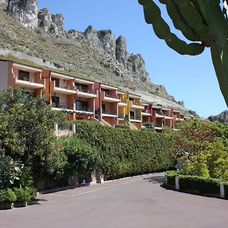 Capo Dei Greci And 호텔